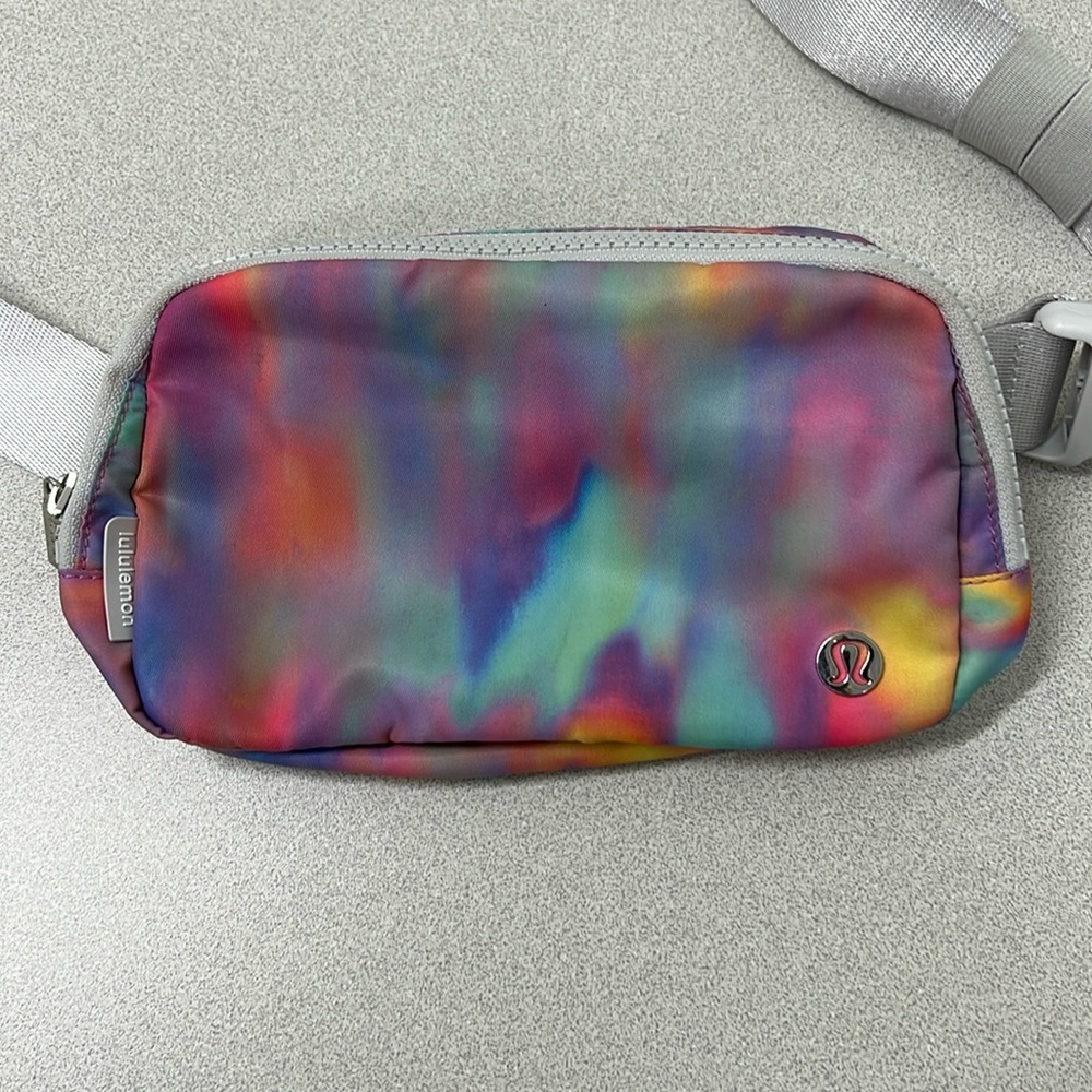 lululemon Everywhere Belt Bag 1L Prism Wash Print Multi/Vapor. Rare color.